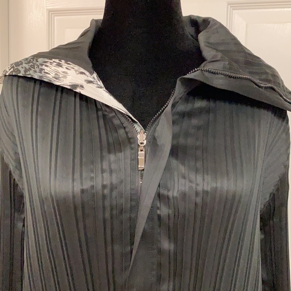 Julia Lane black & white animal pattern reversible jacket -Size Medium - Picture 11 of 16